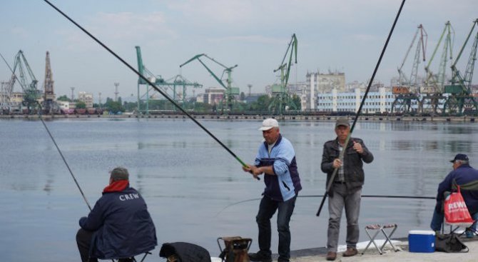 Рибари ще протестират утре пред МОСВ