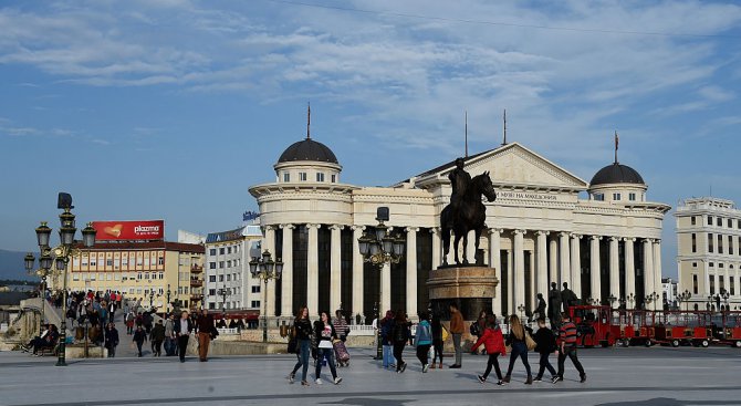 Страсти в македонския парламент запали законът за албанския език (видео)
