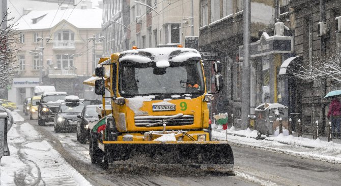 101 снегопочистващи машини работят на терен в София