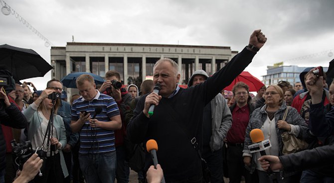 Беларуската полиция задържа в Минск известния опозиционер Николай Статкевич