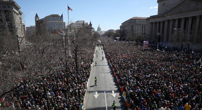 Митинг във Вашингтон поиска затягане на контрола над огнестрелните оръжия