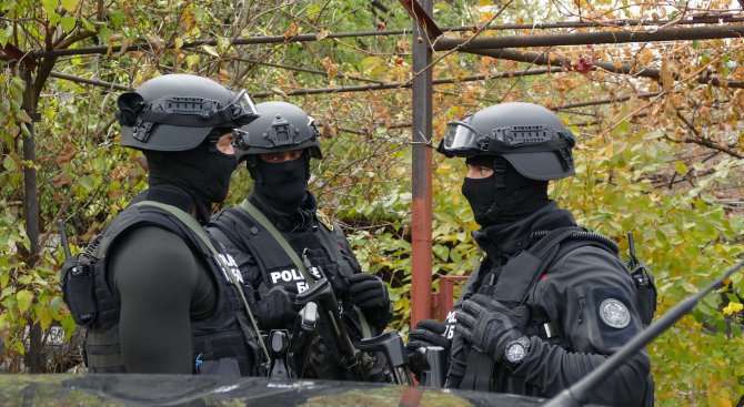 Спецакция в Бургас, арестуваха 15 души за наркотици и лихварство
