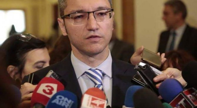 Борисов да дойде в парламента и да обясни защо е привикал посланика ни в Русия, иска БСП