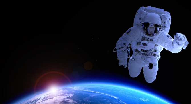 На живо: Двама астронавти на НАСА излязоха в открития космос