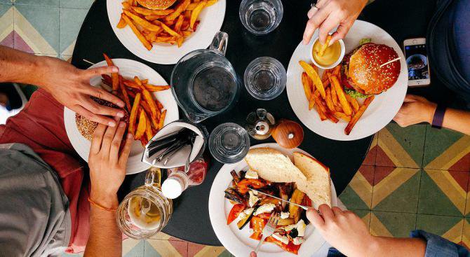 Храненето навън е по-вредно за здравето от домашно приготвената храна