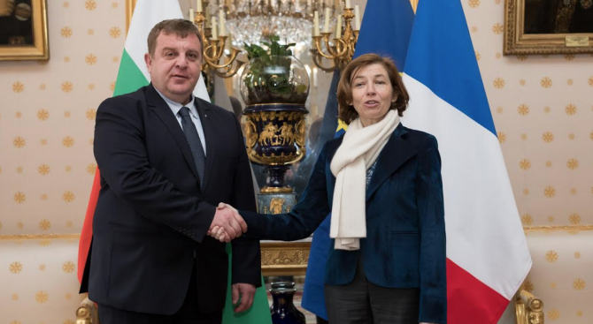 Министър Каракачанов се срещна с френския си колега