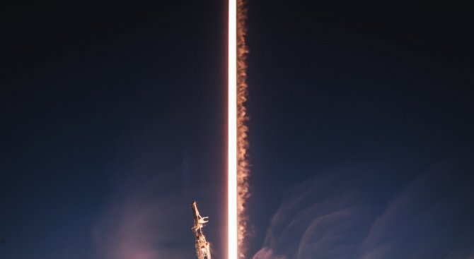 SpaceX отложи изстрелването на ракетата &quot;Falcon 9&quot; с 10 спътника