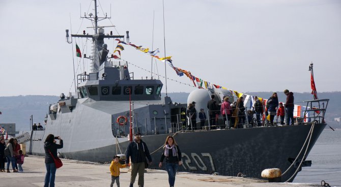 Турските кораби във Варна приемат посетители, без журналисти (снимки)