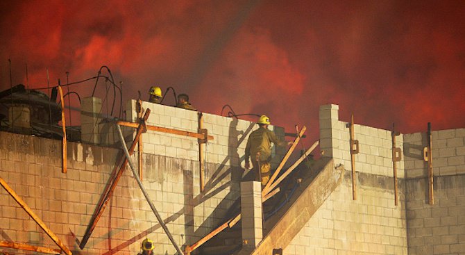 50 души са евакуирани от горящ блок в центъра на Сочи