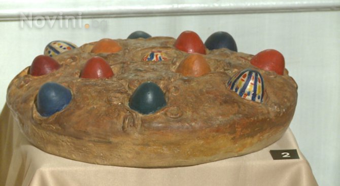 Яйцето и обредният хляб - символите на Великден. Вижте каква е силата им (снимки+видео)