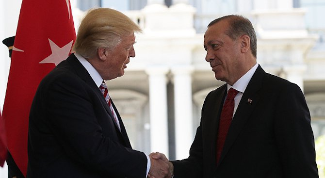 Тръмп и Ердоган обсъдиха ситуацията в Сирия в телефонен разговор