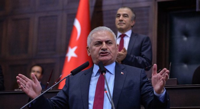 Турският премиер: Въздушните удари в Сирия са положителна стъпка