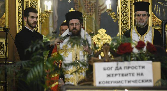 Белоградчишкият епископ Поликарп отслужи панихида в памет на загиналите при атентата в „Св. Неделя”