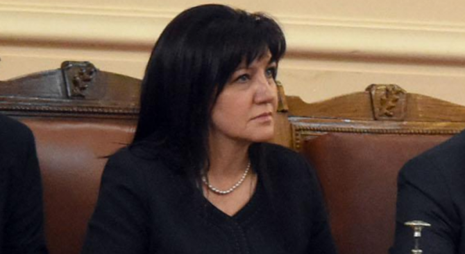 Цвета Караянчева: Президентът да каже да спрем ли санирането и магистралите