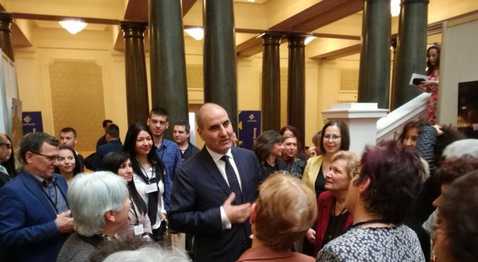 Цветан Цветанов разговаря с представители на ГЕРБ от област Хасково в Народното събрание (снимки)