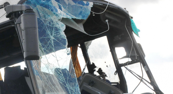 Инцидент с автобус по пътя Бургас-Камено