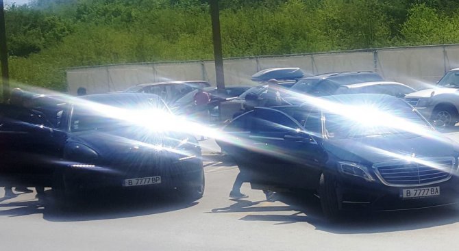 МВР проверява сигнала за спора с мутрите на паркинг на заведение във Велико Търново (снимки)