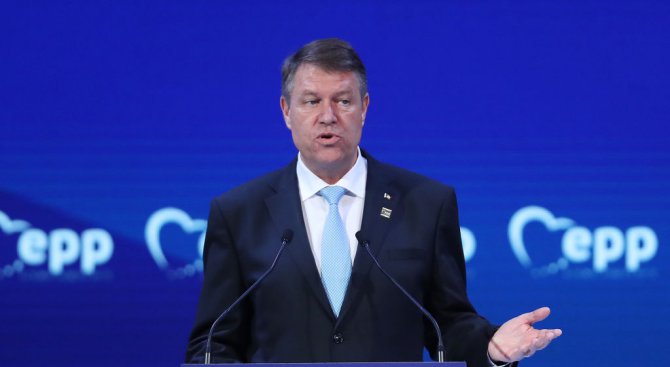 Румънският президент: Премиерът ни не е достоен за този пост