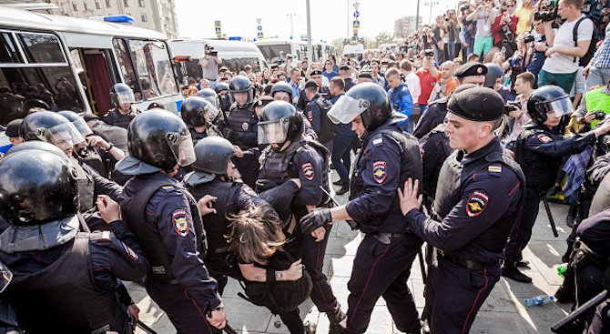 ЕС осъди Русия за масовите арести на митингите срещу Путин