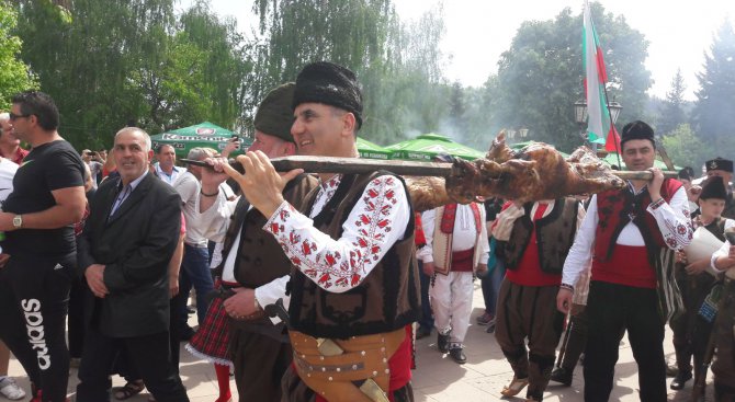 Вижте уникалния празник на родопското чеверме в Златоград (обновена+снимки)