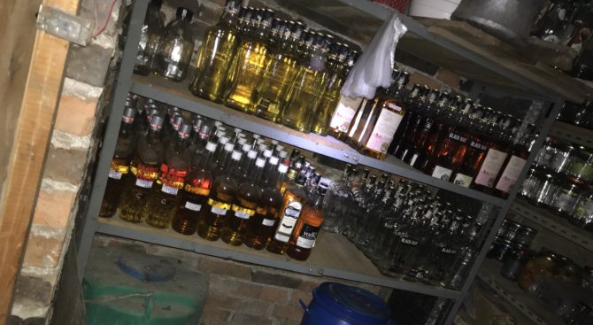 Иззеха 700 литра контрабанден алкохол (снимки)