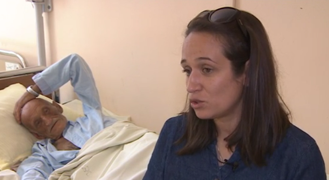 Жена спаси живота на болен бездомник в София