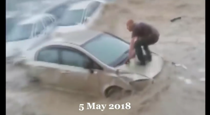 Катастрофално наводнение в Анкара (видео)