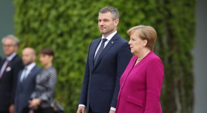 Меркел призова Словакия да реши случая с убития журналист