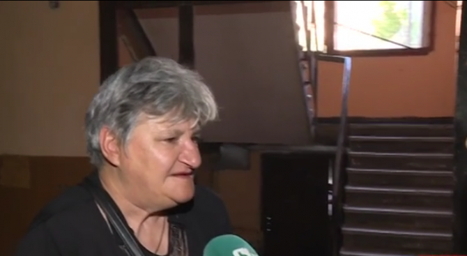 Настаниха болна жена в разбито общинско жилище без врати, прозорци, мивка и тоалетна