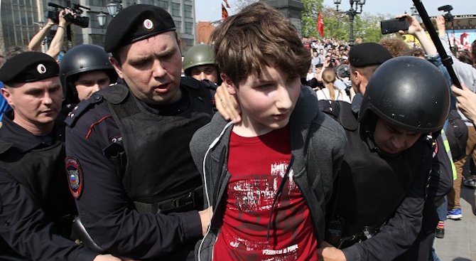 Навални и около 1350 негови поддръжници са арестувани по време на протестите в Русия (снимки)