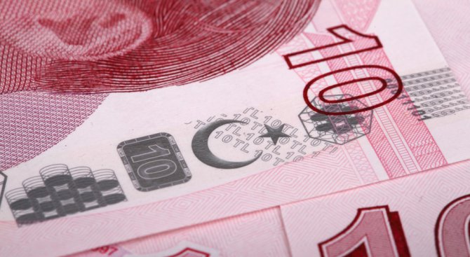 Турската валута удари ново рекордно дъно