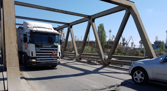 Варненският железен мост &quot;Родопа&quot; е в окаяно състояние (снимки)