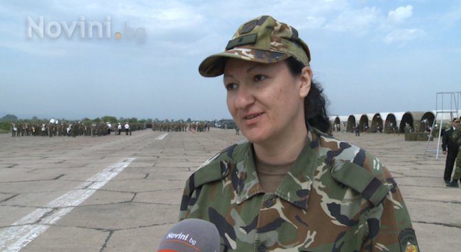 Това е първата жена, облякла гвардейска униформа в България (видео)
