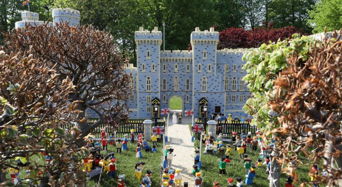 &quot;Леголенд&quot; представи макет на замъка Уиндзор преди кралската сватба (видео)