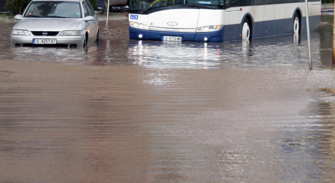 Над 100 сигнала са получени за наводнения в Пловдив