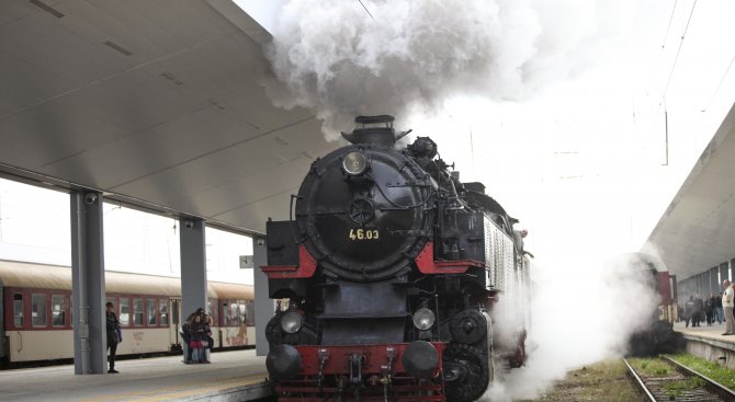 БДЖ организира атракционни пътувания с парен локомотив между София и Банкя