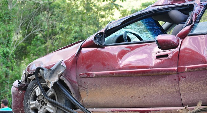 Кола и трактор се удариха по пътя Видин – Градец