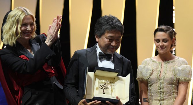 Японски филм грабна &quot;Златна палма&quot; на кинофестивала в Кан (видео+снимки)