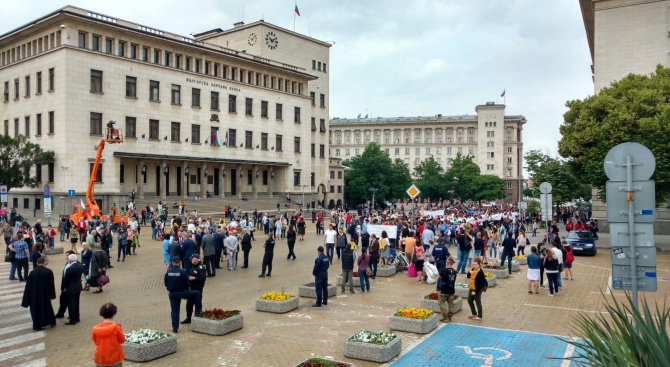 Празничното шествие по повод 24 май премина тържествено (видео+снимки)