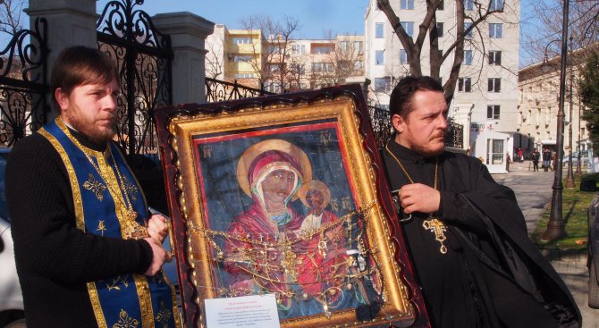 Байталската чудотворна икона на Божията майка пристигна във Видин