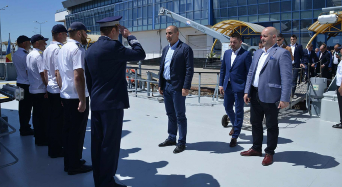 Цветанов посети адмиралския кораб на Министерството на вътрешните работи на Румъния (снимки)
