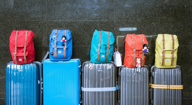 Вижте как чупят куфарите ни самолетните компании (видео)