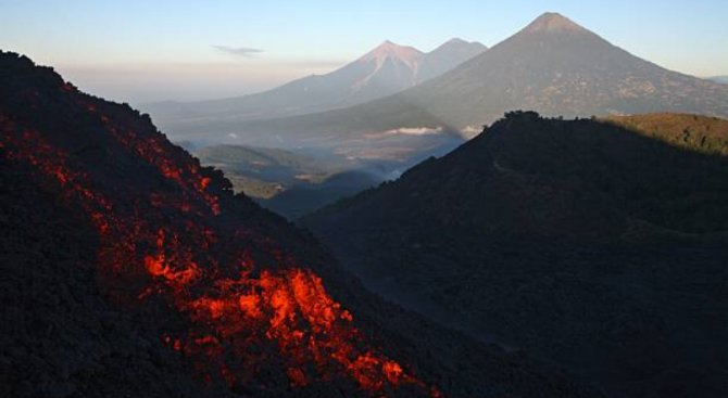 Десетки загинали и стотици ранени при изригване на вулкан в Гватемала (видео)