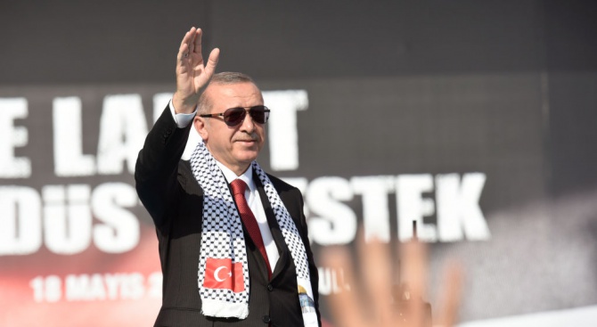 Реджеп Ердоган: Чужди сили клатят икономиката ни