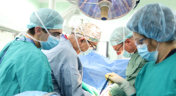 Във ВМА успешно оперираха жена с рядък тумор  