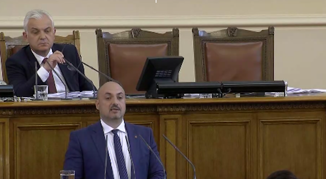 Патриотите искат оставката на председателя на Комисията по политиките за българите в чужбина (видео)