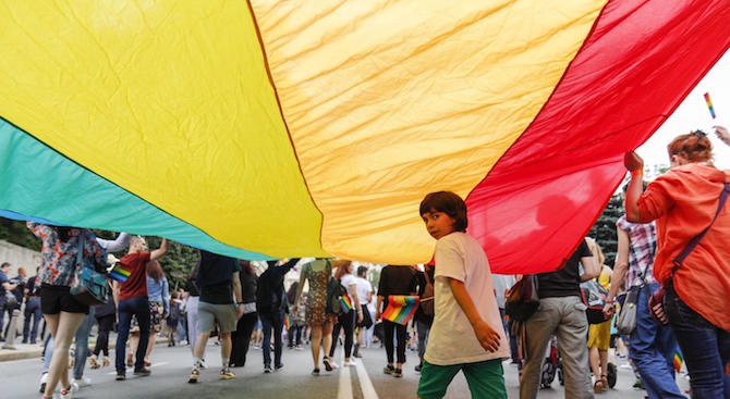 ДАЗД да защити децата, заведени на прайда, искат от анти-гей шествието