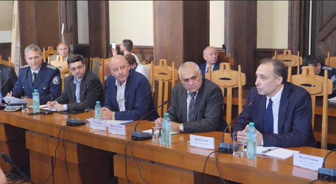 Министър Радев участва в обществено обсъждане на нов Закон за движение по пътищата (видео) 