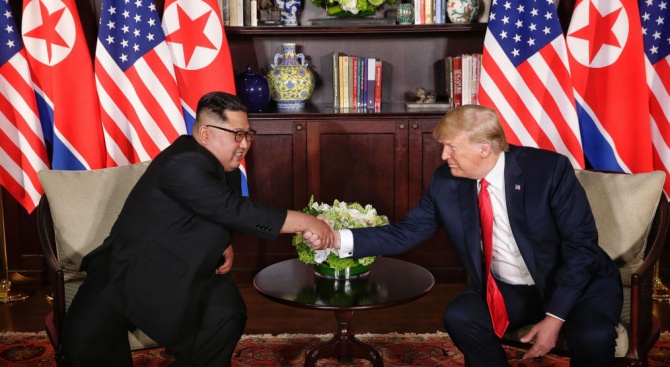 Тръмп и Ким Чен Ун слагат подписите си под важен документ 