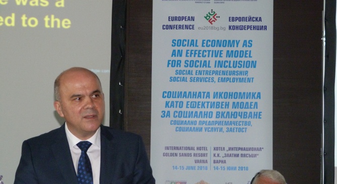 Министър Петков посочи инструментите за по-добра заетост